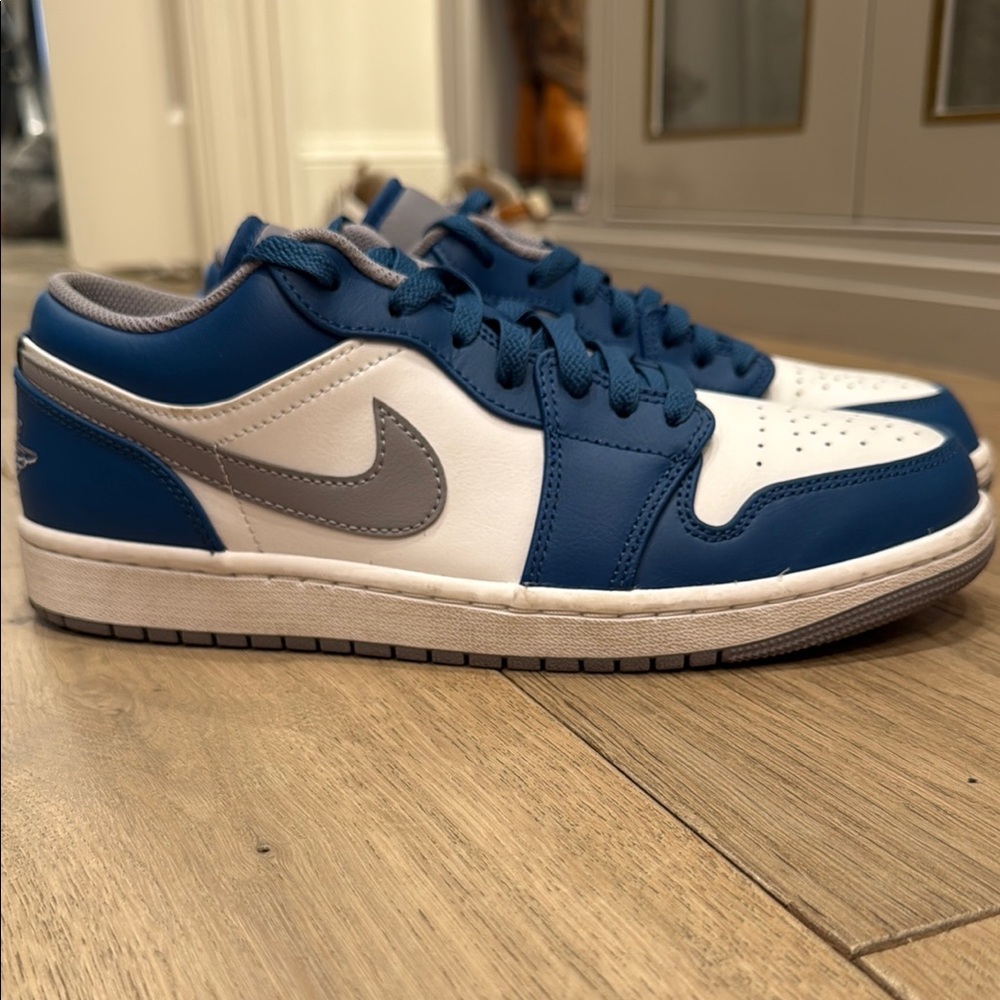 Jordan Men's Blue and Gray Sneakers